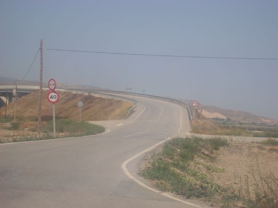 EL ALCALDE Y EL CONCEJAL DE CAMINOS VISITAN LAS OBRAS DE ACONDICIONAMIENTO DE LA CARRETERA D-22 DE EL RAIGUERO, QUE SE ENCUENTRA EN SU ÚLTIMA FASE, CON EL FIN DE COMPROBAR SU ESTADO DE EJECUCIÓN (2007), Foto 1