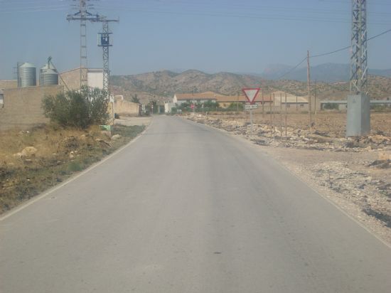 EL ALCALDE Y EL CONCEJAL DE CAMINOS VISITAN LAS OBRAS DE ACONDICIONAMIENTO DE LA CARRETERA D-22 DE EL RAIGUERO, QUE SE ENCUENTRA EN SU ÚLTIMA FASE, CON EL FIN DE COMPROBAR SU ESTADO DE EJECUCIÓN (2007), Foto 3