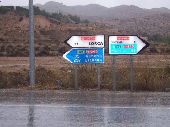 SE ACOMETEN OBRAS DE CONSERVACIÓN Y REFUERZO DEL FIRME EN OTRO TRAMO DE LA CARRETERA N-340 A SU PASO POR TOTANA, Foto 2