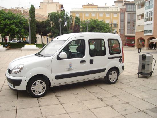 LA CONCEJALÍA DE SERVICIOS AL CIUDADANO ADQUIERE UN VEHÍCULO PARA EL REPARTO DE COMIDA A DOMICILIO A PERSONAS MAYORES, Foto 1