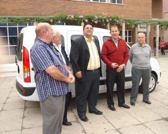 LA CONCEJALÍA DE SERVICIOS AL CIUDADANO ADQUIERE UN VEHÍCULO PARA EL REPARTO DE COMIDA A DOMICILIO A PERSONAS MAYORES, Foto 2