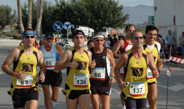 Miembros del club de atletismo Totana-Óptica Santa Eulalia participaron en la XI Media maratón de Huércal-Overa (Almería) y en la Maratón de Nueva York, Foto 2