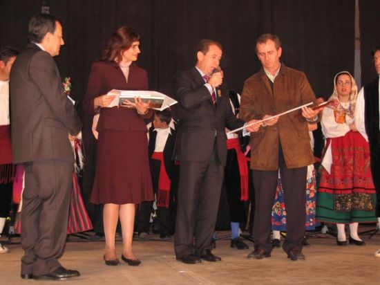 MÁS DE 700 PERSONAS ASISTEN AL FESTIVAL FOLKLÓRICO QUE ORGANIZA LA CONCEJALÍA DE CULTURA DESPUÉS DE MUCHOS AÑOS   , Foto 9