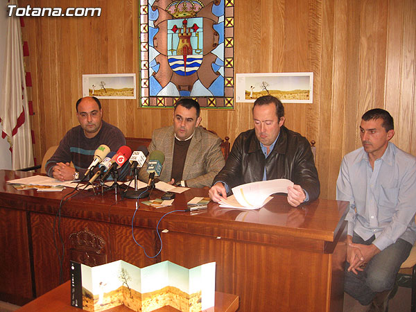 EL AYUNTAMIENTO DE TOTANA SE ADHIERE AL PROYECTO “LIBRO” PARA LA REUTILIZACIÓN DE LIBROS EN LAS ZONAS DE HABLA HISPANA, Foto 2