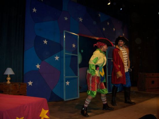 LA PIEZA TEATRAL DEL CLÁSICO “PETER PAN” REPRESENTADA EN EL CINE VELASCO, DIVIERTE A PEQUEÑOS Y MAYORES CON LAS AVENTURAS DEL NIÑO QUE NO QUERÍA CRECER   (7/12/2007), Foto 1