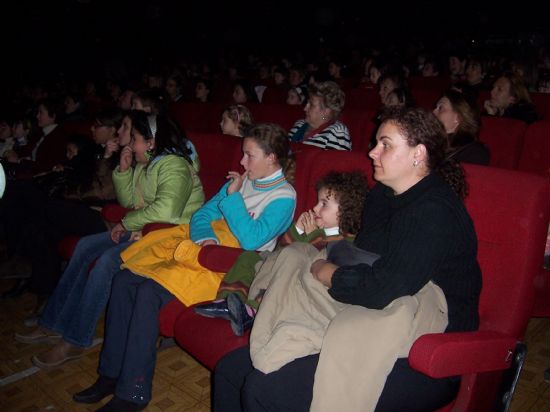 LA PIEZA TEATRAL DEL CLÁSICO “PETER PAN” REPRESENTADA EN EL CINE VELASCO, DIVIERTE A PEQUEÑOS Y MAYORES CON LAS AVENTURAS DEL NIÑO QUE NO QUERÍA CRECER   (7/12/2007), Foto 3