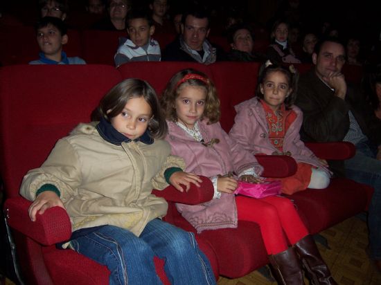 LA PIEZA TEATRAL DEL CLÁSICO “PETER PAN” REPRESENTADA EN EL CINE VELASCO, DIVIERTE A PEQUEÑOS Y MAYORES CON LAS AVENTURAS DEL NIÑO QUE NO QUERÍA CRECER   (7/12/2007), Foto 4