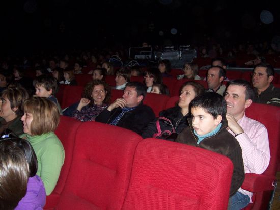 LA PIEZA TEATRAL DEL CLÁSICO “PETER PAN” REPRESENTADA EN EL CINE VELASCO, DIVIERTE A PEQUEÑOS Y MAYORES CON LAS AVENTURAS DEL NIÑO QUE NO QUERÍA CRECER   (7/12/2007), Foto 6