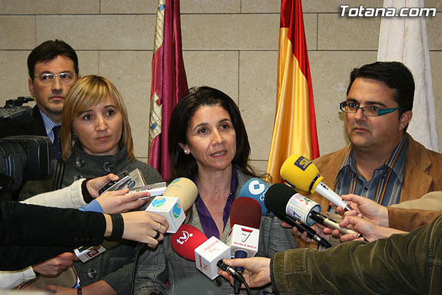 LA CONSEJERA DE ECONOMÍA PRESENTA A LOS EMPRESARIOS DE LA LOCALIDAD LAS DIRECTRICES Y OBJETIVOS DE LA TERRITORIALIZACIÓN DEL PLAN ESTRATÉGICO REGIONAL (2008), Foto 1