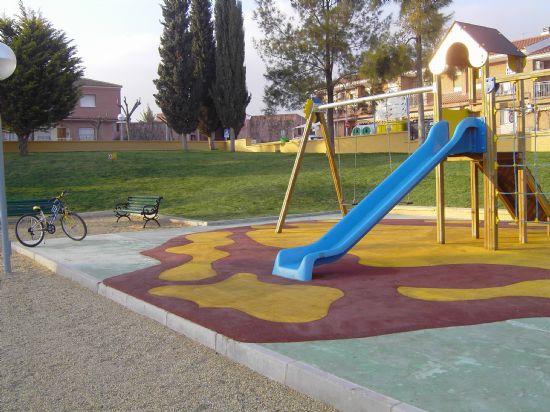 EL AYUNTAMIENTO REMODELA EL JARDÍN “TIERNO GALVÁN” DE LA URBANIZACIÓN EL PARRAL, CUYAS ACTUACIONES ASCIENDEN A LOS 54.000 EUROS , Foto 1