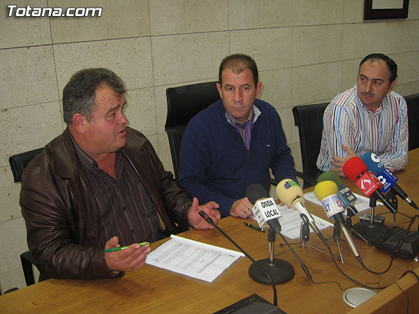 SUSCRIBEN UN CONVENIO PARA APROVECHAR PARA RIEGO EL AGUA DE LAS PISCINAS, Foto 3