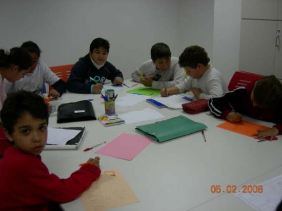 “EL CANDIL” PONE EN MARCHA UN AULA DE REFUERZO EDUCATIVO GRUPAL EN LA SALA POLIVALENTE DE DINAMIZACIÓN SOCIOCOMUNITARIA DE LAS VIVIENDAS SOCIALES DE LA CALLE “ARGENTINA” (2008), Foto 5