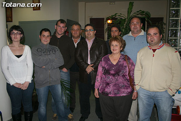 LOS VECINOS DE LA DIPUTACIÓN TOTANERA DE EL PARETÓN ELIGEN A SU NUEVO ALCALDE PEDÁNEO, TOMÁS PAREDES VILAR, QUE DUPLICA EN VOTOS AL SEGUNDO CANDIDATO MÁS VOTADO, EN UNA JORNADA CARACTERIZADA POR LA ALTA PARTICIPACIÓN VECINAL (2008), Foto 1