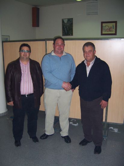 LOS VECINOS DE LA DIPUTACIÓN TOTANERA DE EL PARETÓN ELIGEN A SU NUEVO ALCALDE PEDÁNEO, TOMÁS PAREDES VILAR, QUE DUPLICA EN VOTOS AL SEGUNDO CANDIDATO MÁS VOTADO, EN UNA JORNADA CARACTERIZADA POR LA ALTA PARTICIPACIÓN VECINAL (2008), Foto 3