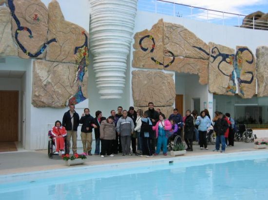 EL CENTRO OCUPACIONAL “JOSÉ MOYÁ” DE TOTANA VISITA LAS VANGUARDISTAS INSTALACIONES DE CEMACAM EN TORRE GUIL, Y REALIZA TALLERES SOBRE EL RECICLAJE DE RESIDUOS EN EL HOGAR   , Foto 1