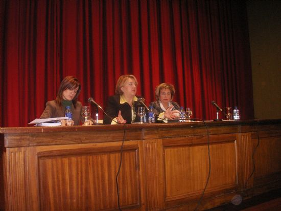 LA DIRECTORA GENERAL DE PERSONAS CON DISCAPACIDAD OFRECE UNA CONFERENCIA EN EL CENTRO SOCIOCULTURAL LA CÁRCEL CON MOTIVO DEL DÍA INTERNACIONAL DE LA MUJER TRABAJADORA, Foto 1