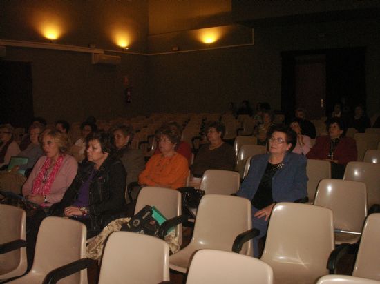 LA DIRECTORA GENERAL DE PERSONAS CON DISCAPACIDAD OFRECE UNA CONFERENCIA EN EL CENTRO SOCIOCULTURAL LA CÁRCEL CON MOTIVO DEL DÍA INTERNACIONAL DE LA MUJER TRABAJADORA, Foto 2