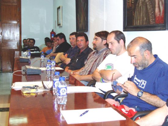 EL CONCEJAL DE DEPORTES PRESENTA A LOS CLUBES DEPORTIVOS EL NUEVO PROYECTO DE LA CIUDAD DEPORTIVA DE TOTANA QUE SE CONSTRUIRÁ EN LA TIRA DEL LIENZO, Foto 1