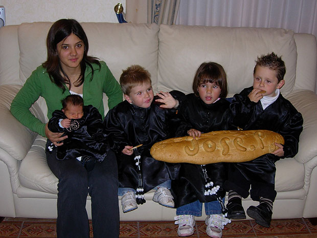 JOSÉ PEDRO, CON TAN SOLO 5 DÍAS DE VIDA, POSIBLEMENTE EL NAZARENO MÁS JOVEN DE ESTA SEMANA SANTA 2007, Foto 3