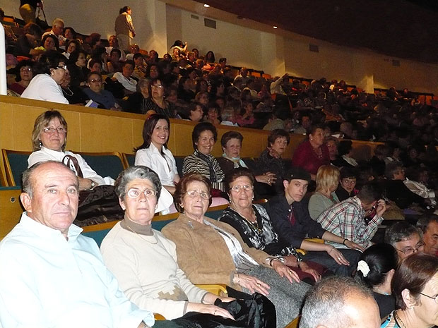 UN TOTAL DE 55 PERSONAS ASISTEN GRATUITAMENTE AL CONCIERTO DE DIANA NAVARRO, CON EL AUTOBÚS FLETADO POR LA CONCEJALÍA DE MUJER E IGUALDAD DE OPORTUNIDADES (2008), Foto 1