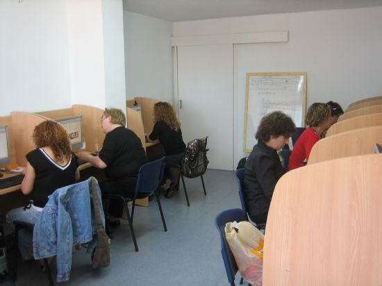 SE CLAUSURA EL CURSO DE “INFORMÁTICA BÁSICA E INTERNET” IMPARTIDO EN LA WALA DEL PARRAL, Foto 2