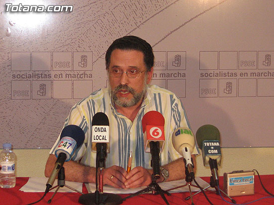 EL PSOE ACUSA AL CONCEJAL DE HACIENDA, PERSONAL Y EDUCACIÓN, ROQUE MOLINA, DE UTILIZAR LA POLÍTICA DE FORMA RASTRERA Y MANIPULADORA, Foto 1