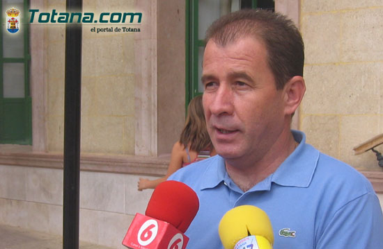 AUTORIDADES MUNICIPALES Y FUNCIONARIOS SE CONCENTRAN DE FORMA SILENCIOSA PARA CONDENAR EL ATENTADO TERRORISTA DE LONDRES , Foto 3