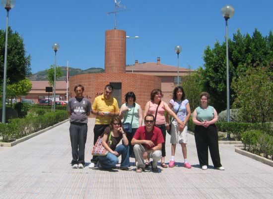 LOS USUARIOS DEL CENTRO OCUPACIONAL “JOSÉ MOYA” ASISTEN A LOS ACTOS ORGANIZADOS CON MOTIVO DEL XXV ANIVERSARIO DEL CENTRO DE EDUCACIÓN ESPECIAL “PILAR SOUBRIER” DE LORCA, Foto 1
