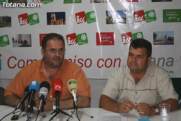 Los concejales de IU + Los Verdes, consideran un año perdido, pleno de escándalos, incremento de la deuda, gasto corriente, parálisis Institucional y Política que atenaza a la Institución Municipal, Foto 1