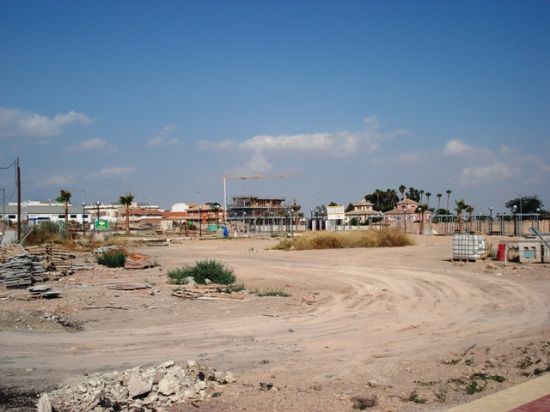 IU de Totana solicita la dimisión del Concejal de Educación por su nefasta gestión en los terrenos adjudicados a GLOBALIS EDUCACIONAL, para la construcción de un Colegio Privado en la Urbanización La Báscula (2008), Foto 1