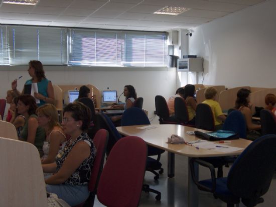 SE CLAUSURA EL SEMINARIO DE SENSIBILIZACIÓN PARA LA FORMACIÓN OCUPACIONAL Y LA INSERVIÓN LABORAL, Foto 1