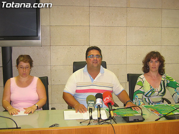 EL “TALLER DE LENGUA DE SIGNOS”, ORGANIZADO POR LA CONCEJALÍA DE PARTICIPACIÓN CIUDADANA Y LA ASOCIACIÓN DE SORDOS “EL UNICORNIO”, COMENZARÁ A IMPARTIRSE EL 13 DE SEPTIEMBRE (2007), Foto 2