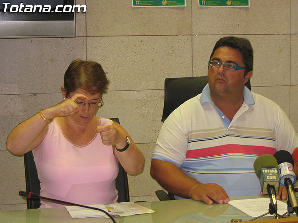 EL “TALLER DE LENGUA DE SIGNOS”, ORGANIZADO POR LA CONCEJALÍA DE PARTICIPACIÓN CIUDADANA Y LA ASOCIACIÓN DE SORDOS “EL UNICORNIO”, COMENZARÁ A IMPARTIRSE EL 13 DE SEPTIEMBRE (2007), Foto 6