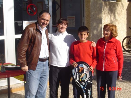 MÁS DE 60 DEPORTISTAS PARTICIPAN EN LA SEGUNDA EDICIÓN DEL CAMPEONATO “RAQUETA NAVIDEÑA”, CELEBRADO POR LA ESCUELA DE TENIS DEL CLUB DEPORTIVO SIERRA ESPUÑA EN EL PABELLÓN MUNICIPAL “5 DE DICIEMBRE”, Foto 2
