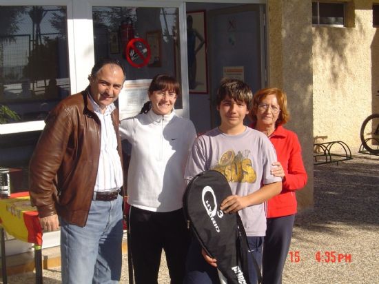 MÁS DE 60 DEPORTISTAS PARTICIPAN EN LA SEGUNDA EDICIÓN DEL CAMPEONATO “RAQUETA NAVIDEÑA”, CELEBRADO POR LA ESCUELA DE TENIS DEL CLUB DEPORTIVO SIERRA ESPUÑA EN EL PABELLÓN MUNICIPAL “5 DE DICIEMBRE”, Foto 3
