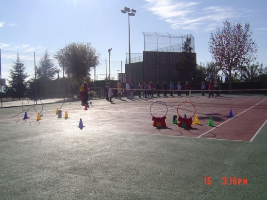 MÁS DE 60 DEPORTISTAS PARTICIPAN EN LA SEGUNDA EDICIÓN DEL CAMPEONATO “RAQUETA NAVIDEÑA”, CELEBRADO POR LA ESCUELA DE TENIS DEL CLUB DEPORTIVO SIERRA ESPUÑA EN EL PABELLÓN MUNICIPAL “5 DE DICIEMBRE”, Foto 4