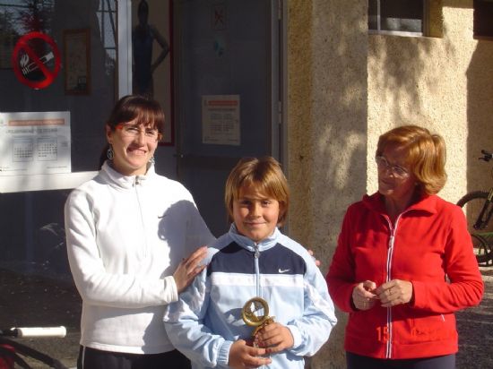 MÁS DE 60 DEPORTISTAS PARTICIPAN EN LA SEGUNDA EDICIÓN DEL CAMPEONATO “RAQUETA NAVIDEÑA”, CELEBRADO POR LA ESCUELA DE TENIS DEL CLUB DEPORTIVO SIERRA ESPUÑA EN EL PABELLÓN MUNICIPAL “5 DE DICIEMBRE”, Foto 6