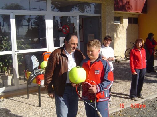 MÁS DE 60 DEPORTISTAS PARTICIPAN EN LA SEGUNDA EDICIÓN DEL CAMPEONATO “RAQUETA NAVIDEÑA”, CELEBRADO POR LA ESCUELA DE TENIS DEL CLUB DEPORTIVO SIERRA ESPUÑA EN EL PABELLÓN MUNICIPAL “5 DE DICIEMBRE”, Foto 9