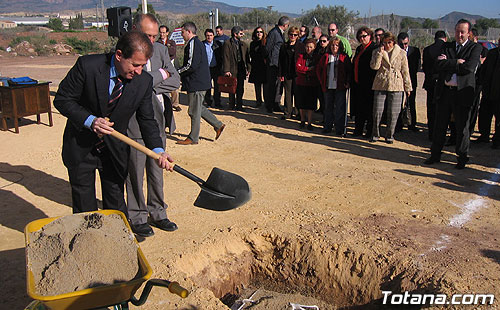 EL CONSEJERO DE EDUCACIÓN Y EL ALCALDE COLOCAN LA PRIMERA PIEDRA DEL NUEVO CENTRO DE ENSEÑANZA DE INFANTIL Y PRIMARIA EN EL BARRIO TIROL-CAMILLERI  , Foto 2