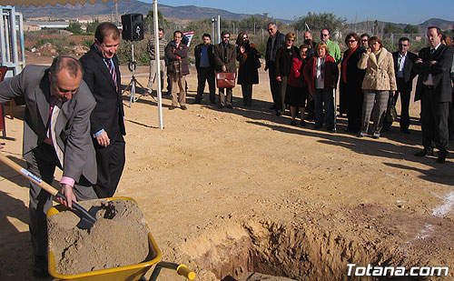 EL CONSEJERO DE EDUCACIÓN Y EL ALCALDE COLOCAN LA PRIMERA PIEDRA DEL NUEVO CENTRO DE ENSEÑANZA DE INFANTIL Y PRIMARIA EN EL BARRIO TIROL-CAMILLERI  , Foto 3