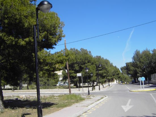 LA CONCEJALÍA DE OBRAS E INFRAESTRUCTURAS MUNICIPALES COLOCA 44 NUEVAS FAROLAS EN CALLES CÁDIZ Y ALBACETE DE LA URBANIZACIÓN LA CHARCA , Foto 1