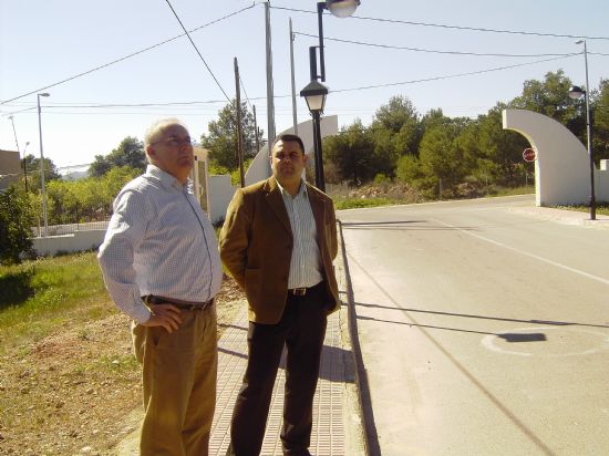 LA CONCEJALÍA DE OBRAS E INFRAESTRUCTURAS MUNICIPALES COLOCA 44 NUEVAS FAROLAS EN CALLES CÁDIZ Y ALBACETE DE LA URBANIZACIÓN LA CHARCA , Foto 2