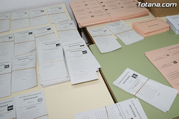 La Región de Murcia era la tercera comunidad autónoma con mayor afluencia de votantes a las 14,45 horas, Foto 1