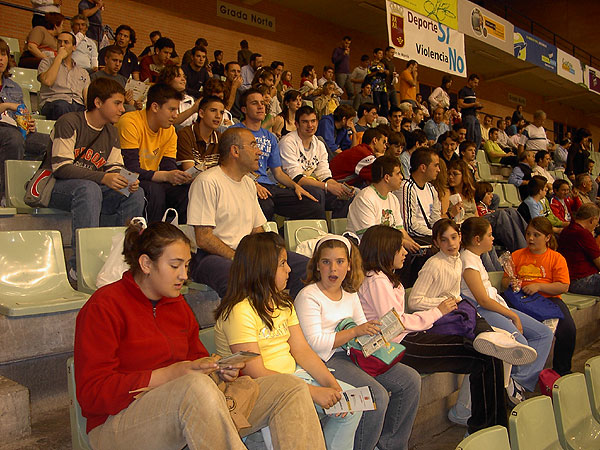 LA CONCEJALIA DE DEPORTES DESPLAZÓ A LOS EQUIPOS DE BASE DEL CLUB BALONCESTO TOTANA AL PALACIO DE DEPORTES DE MURCIA, PARA PRESENCIAR UN PARTIDO DEL CLUB POLARIS BALONCESTO DE MURCIA, Foto 1