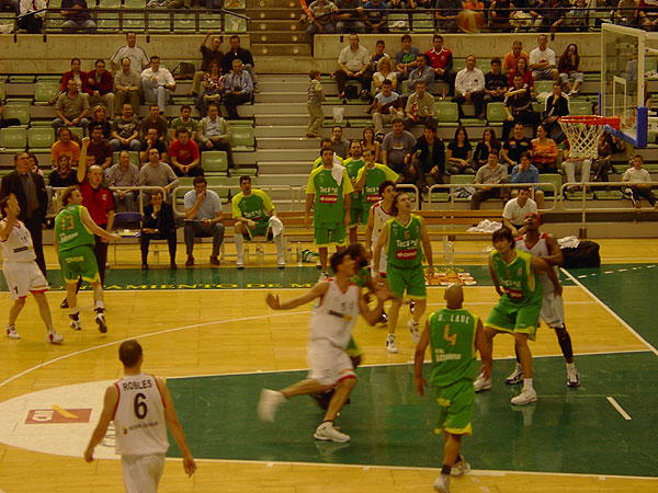 LA CONCEJALIA DE DEPORTES DESPLAZÓ A LOS EQUIPOS DE BASE DEL CLUB BALONCESTO TOTANA AL PALACIO DE DEPORTES DE MURCIA, PARA PRESENCIAR UN PARTIDO DEL CLUB POLARIS BALONCESTO DE MURCIA, Foto 3