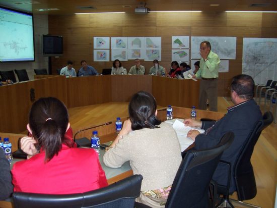 EL EQUIPO REDACTOR PRESENTA A LA CORPORACIÓN MUNICIPAL LOS NUMEROSOS CAMBIOS INCORPORADOS AL DOCUMENTO DEL PGOU ANTES DE SOMETERLO A LA MODIFICACIÓN SUSTANCIAL EN SU FASE DE APROBACIÓN PROVISIONAL (2008), Foto 5