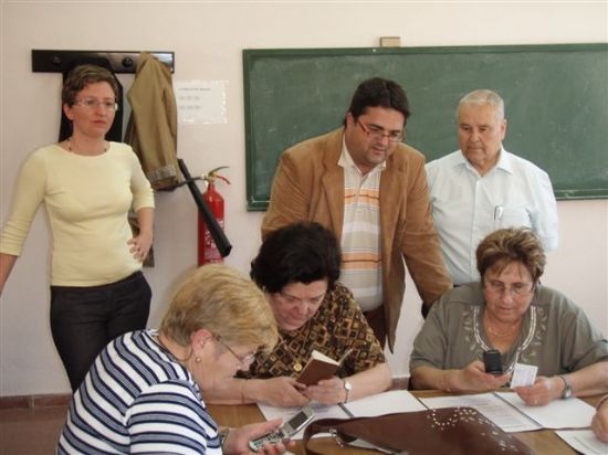 SE INICIA UN TALLER SOBRE “CÓMO USAR EL MÓVIL” DENTRO DEL PROGRAMA DE ACTIVIDADES PARA MAYORES, Foto 1