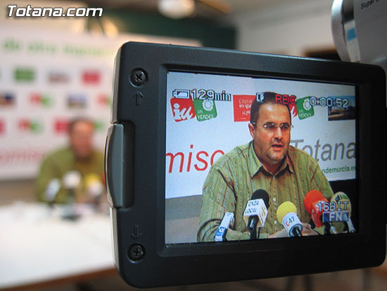 EL CANDIDATO A DIPUTADO DE IU POR LA COMARCA DEL GUADALENTÍN, JUAN JOSÉ CÁNOVAS OFRECIÓ UNA RUEDA DE PRENSA, Foto 1