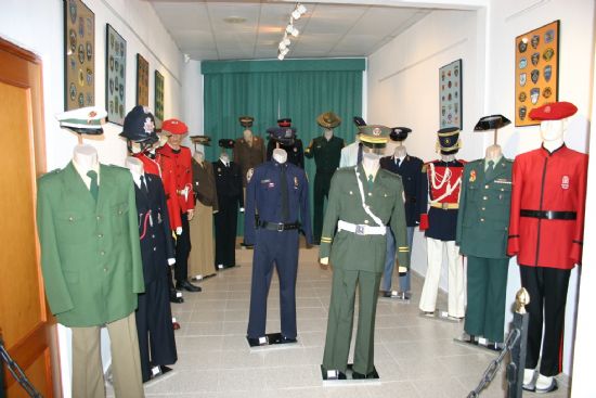 EL MUSEO DE LA POLICÍA LOCAL DE TOTANA COLABORA CON LA POLICÍA DEL PILAR DE LA HORADADA EN LA ORGANIZACIÓN DE LA “I EXPOSICIÓN DE MATERIAL POLICIAL”, Foto 3
