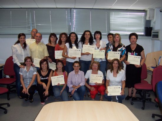 SE CLAUSURA EL CURSO “INTRODUCCIÓN A LA INFORMÁTICA BÁSICA E INTERNET” CON LA ENTREGA DE DIPLOMAS A LOS QUINCE PARTICIPANTES, Foto 1